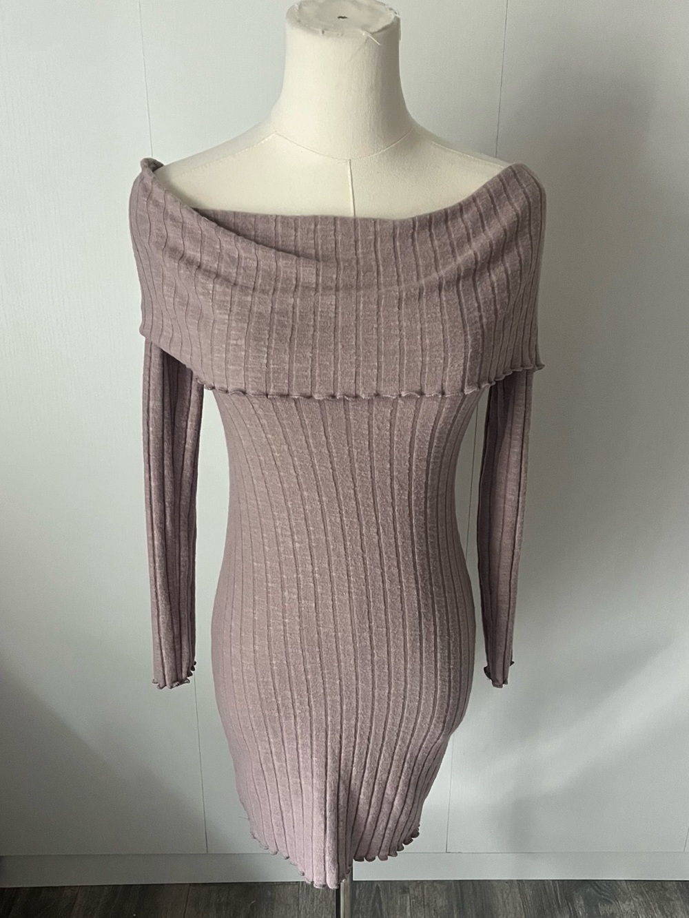 Windsor Mauve Pink Off-The-Shoulder Ribbed Knit Long Sleeve Mini Dress Size S